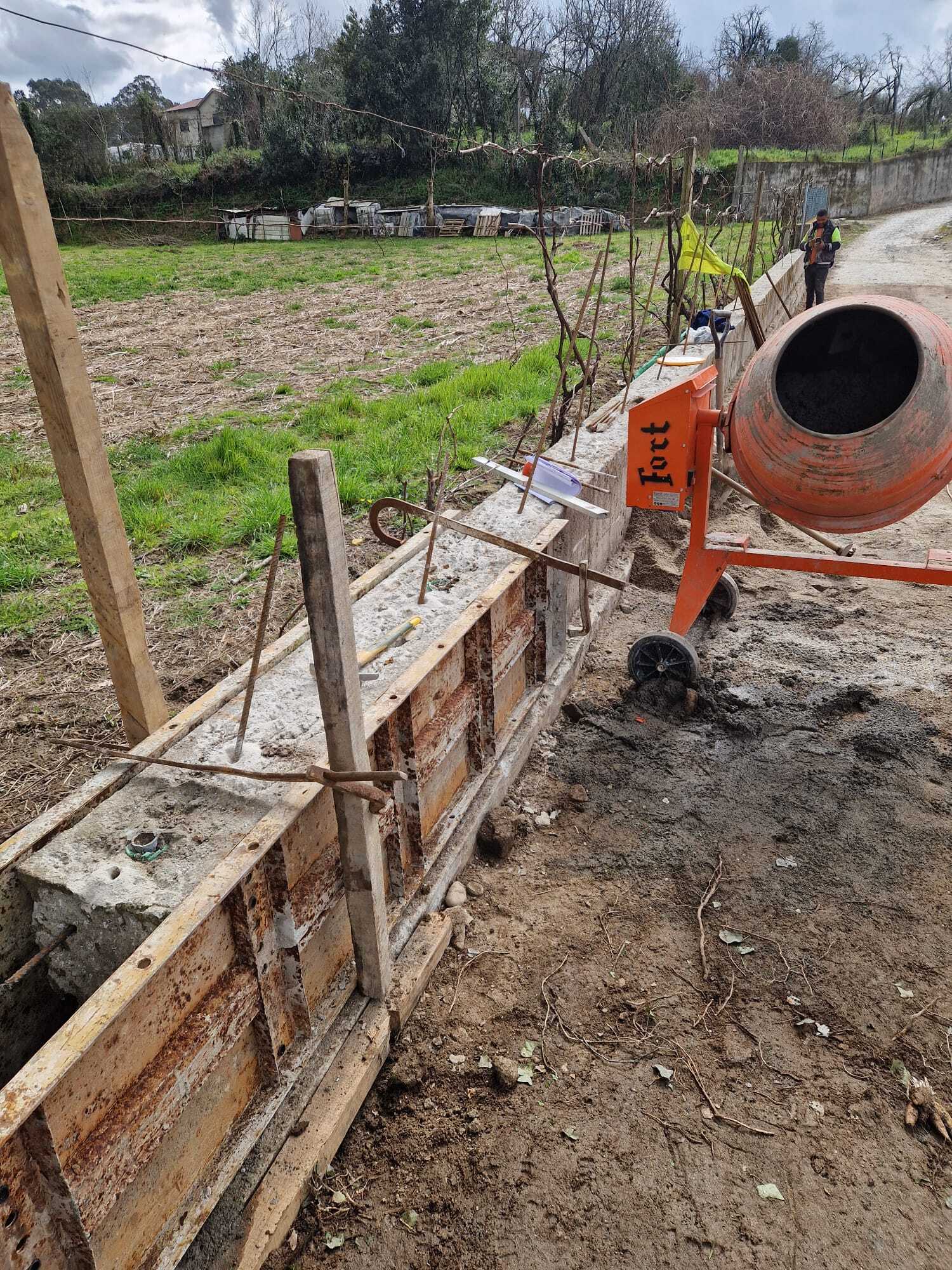 Ampliação de Arruamento e Execução de Pontão sobre Rio em Amares - Imagem 14