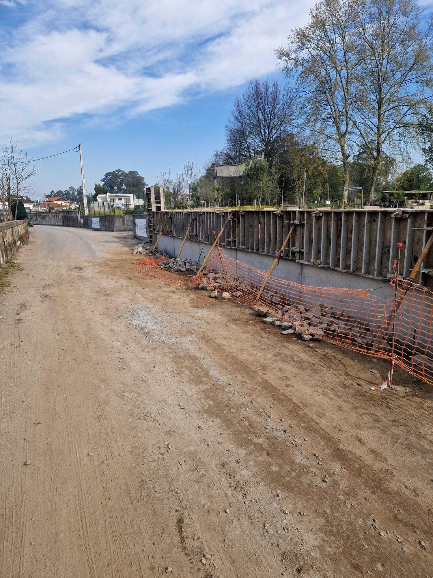 Ampliação de Arruamento e Execução de Pontão sobre Rio em Amares - Imagem 19