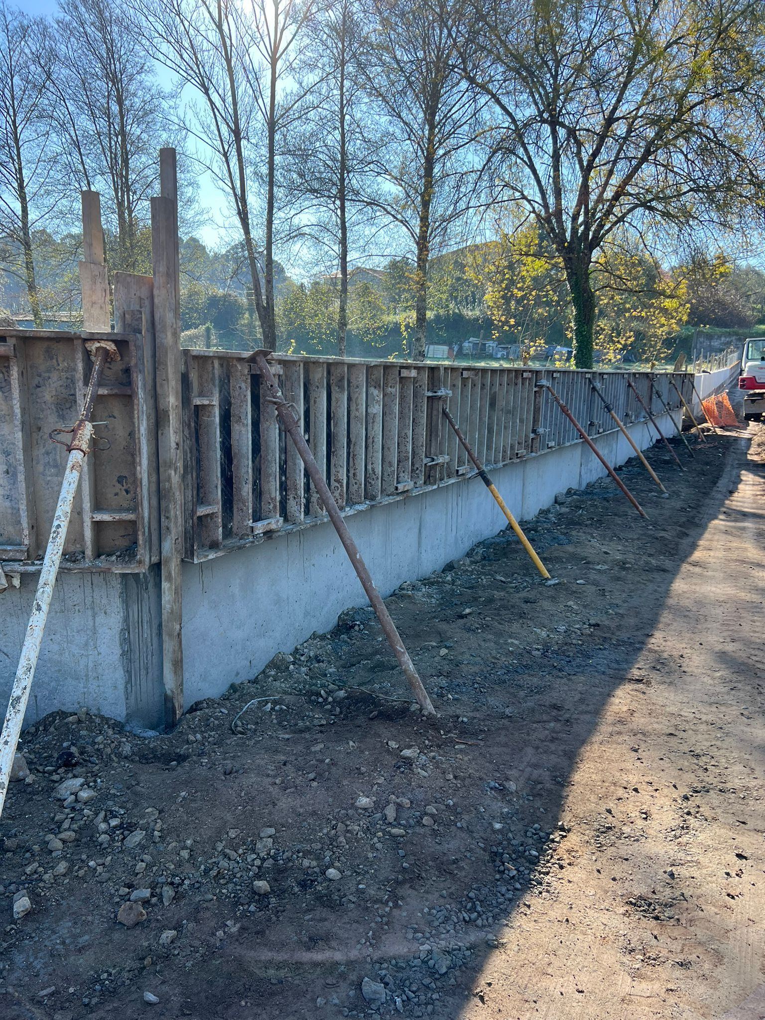 Ampliação de Arruamento e Execução de Pontão sobre Rio em Amares - Imagem 20