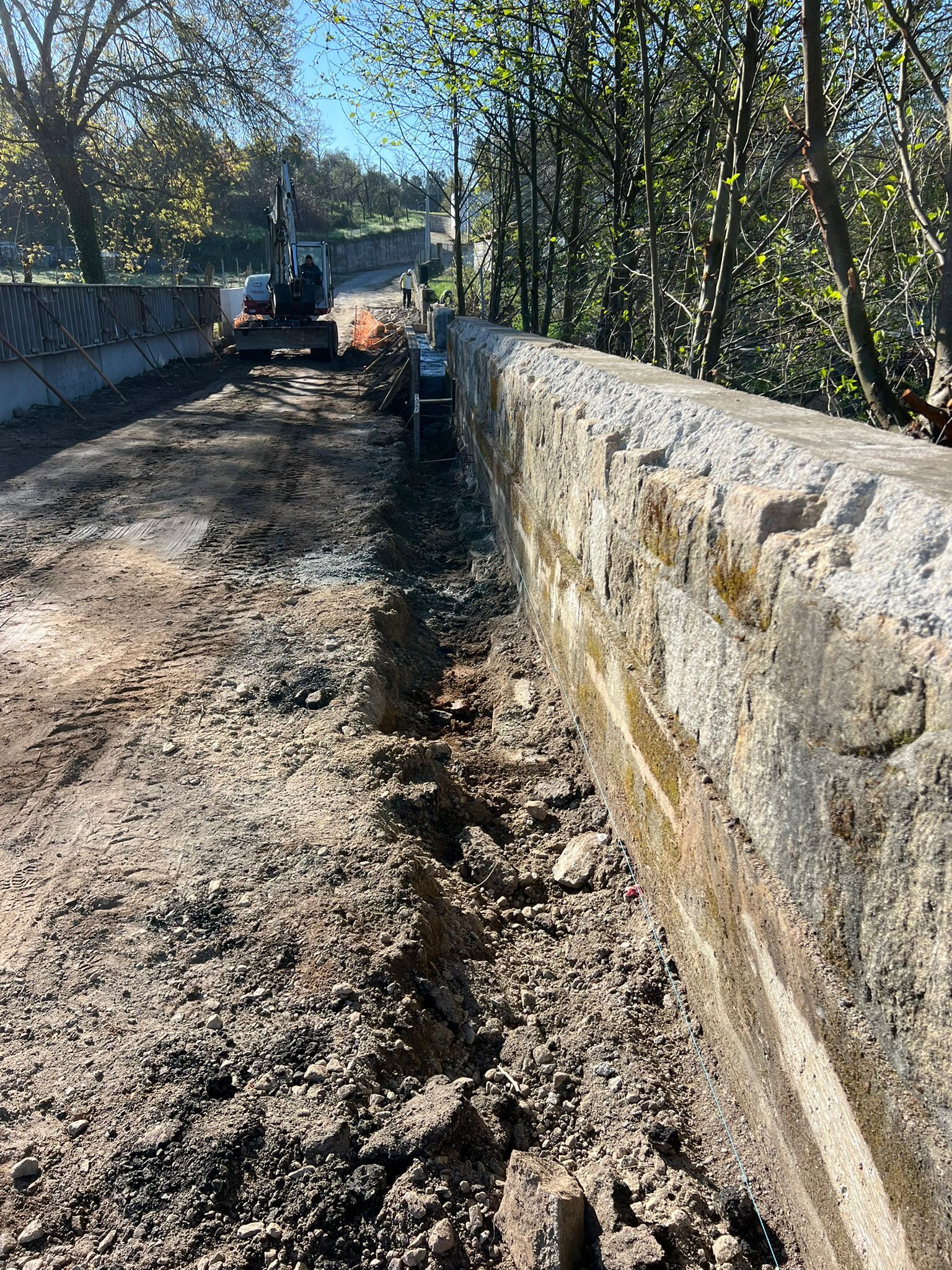 Ampliação de Arruamento e Execução de Pontão sobre Rio em Amares - Imagem 22