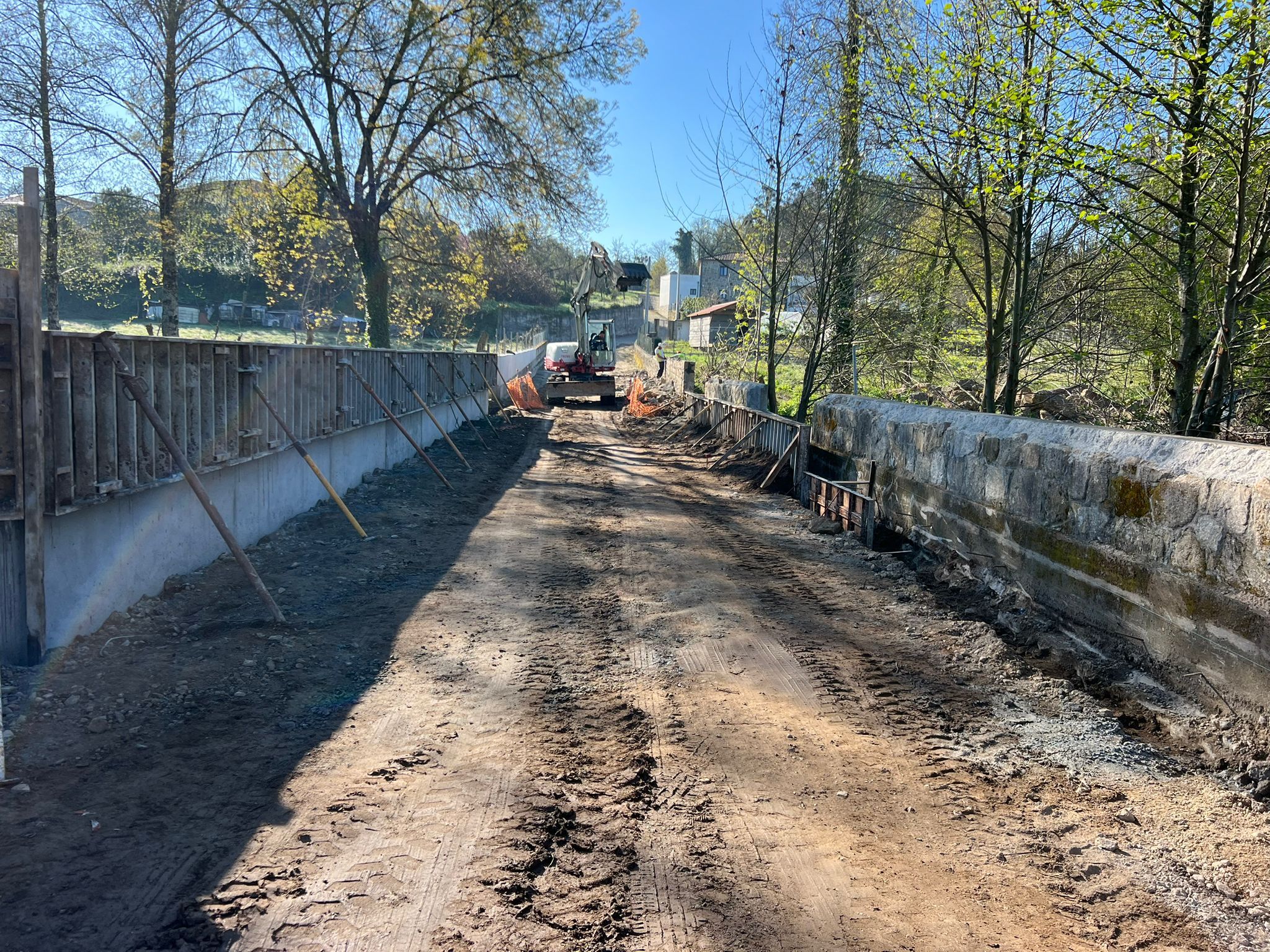 Ampliação de Arruamento e Execução de Pontão sobre Rio em Amares - Imagem 23