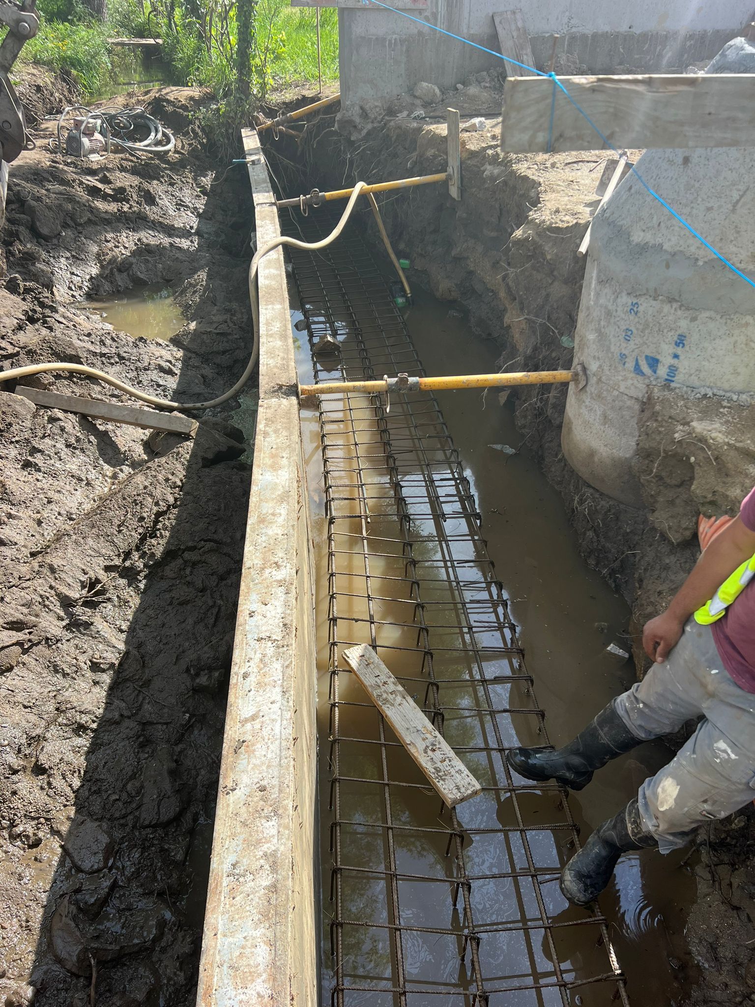 Ampliação de Arruamento e Execução de Pontão sobre Rio em Amares - Imagem 25