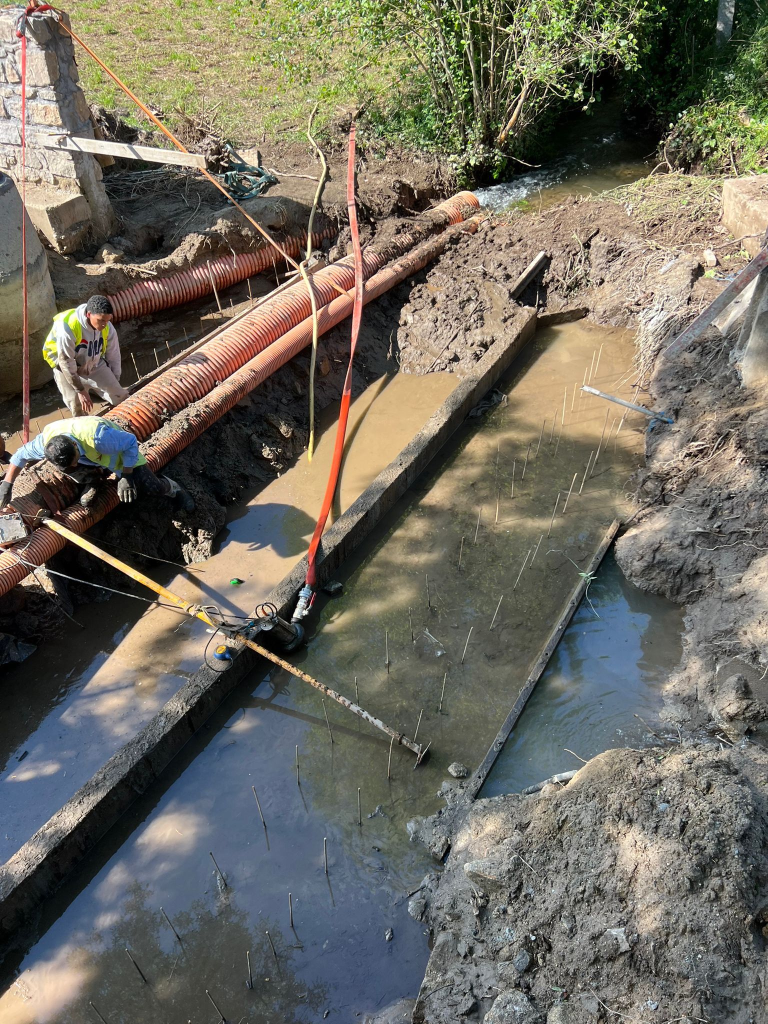 Ampliação de Arruamento e Execução de Pontão sobre Rio em Amares - Imagem 35