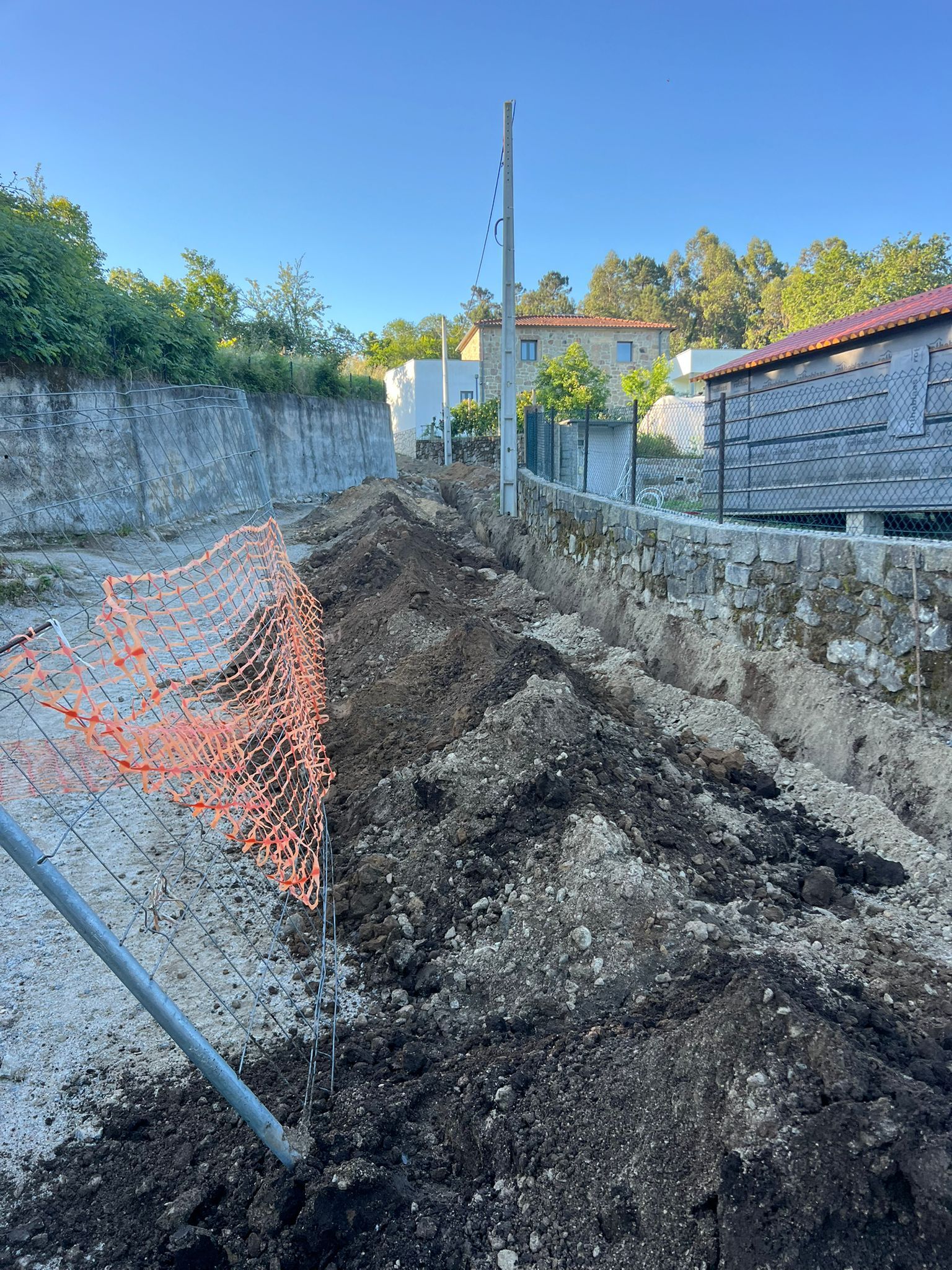 Ampliação de Arruamento e Execução de Pontão sobre Rio em Amares - Imagem 40