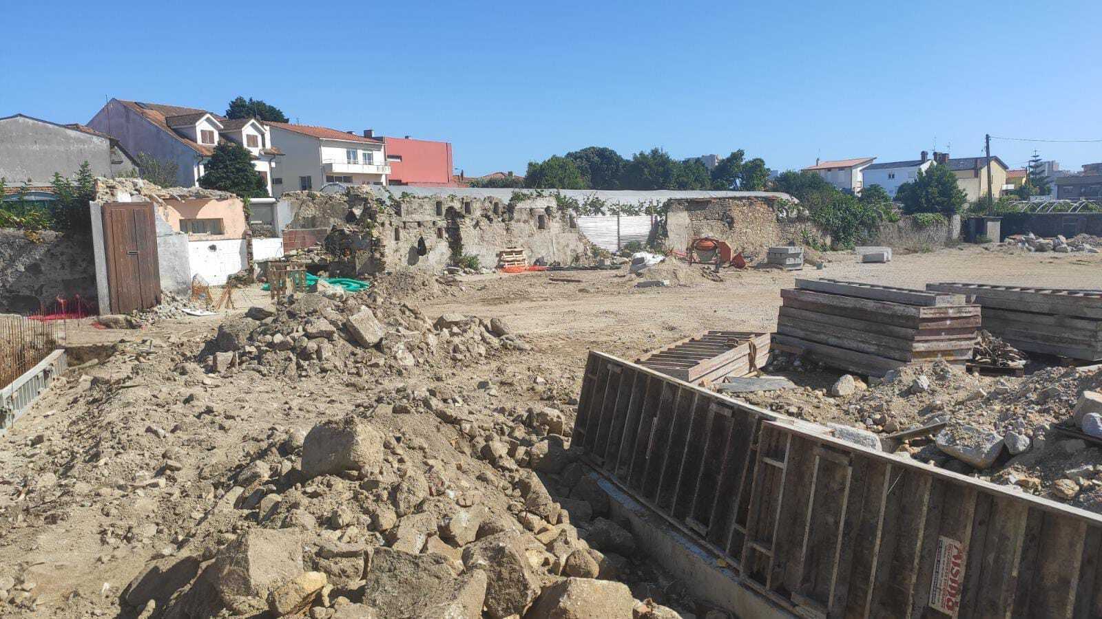 Construção de Parque de Estacionamento - Imagem 1