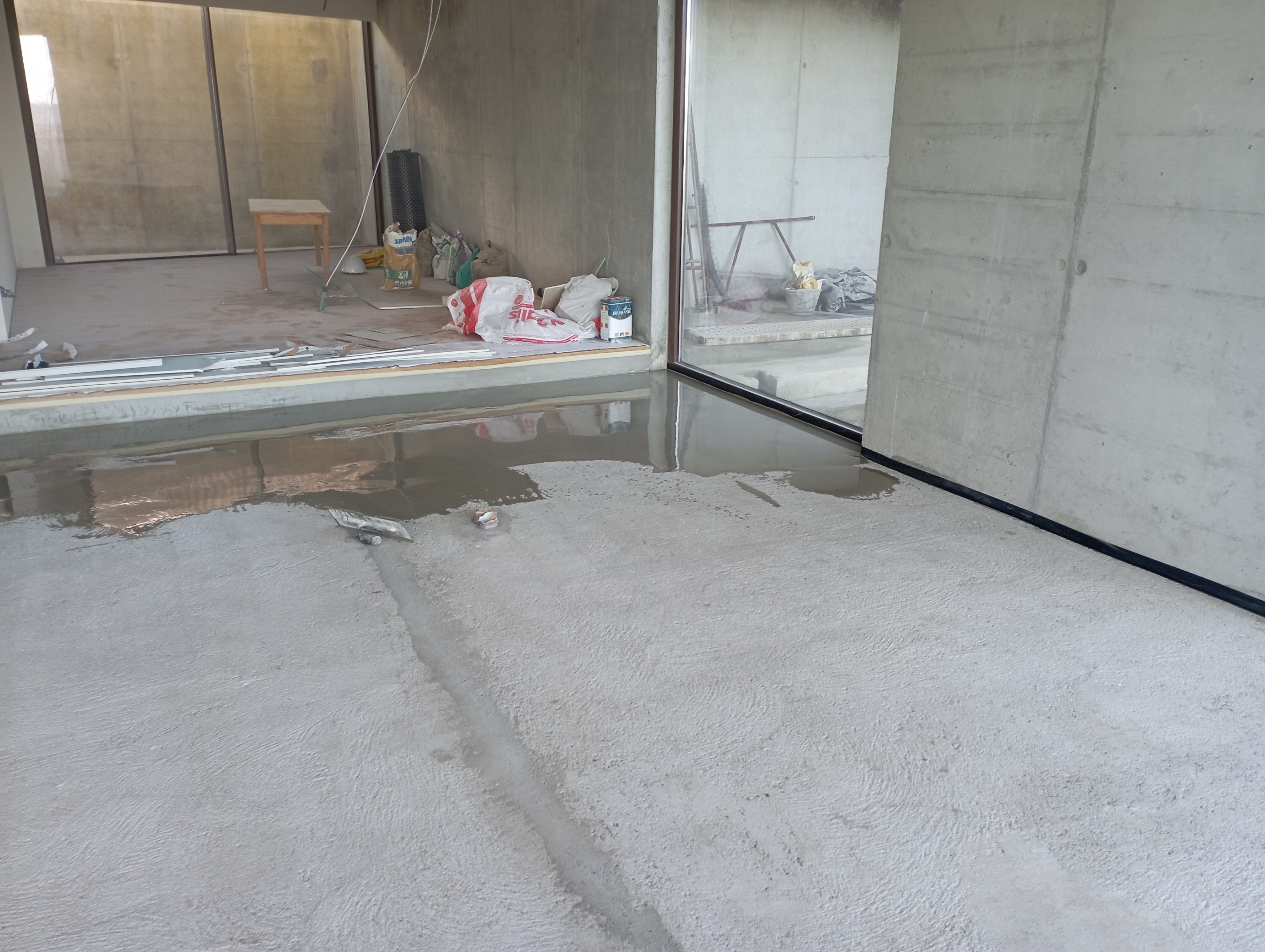 Execução de Microcimento em Moradia Unifamiliar - Imagem 2