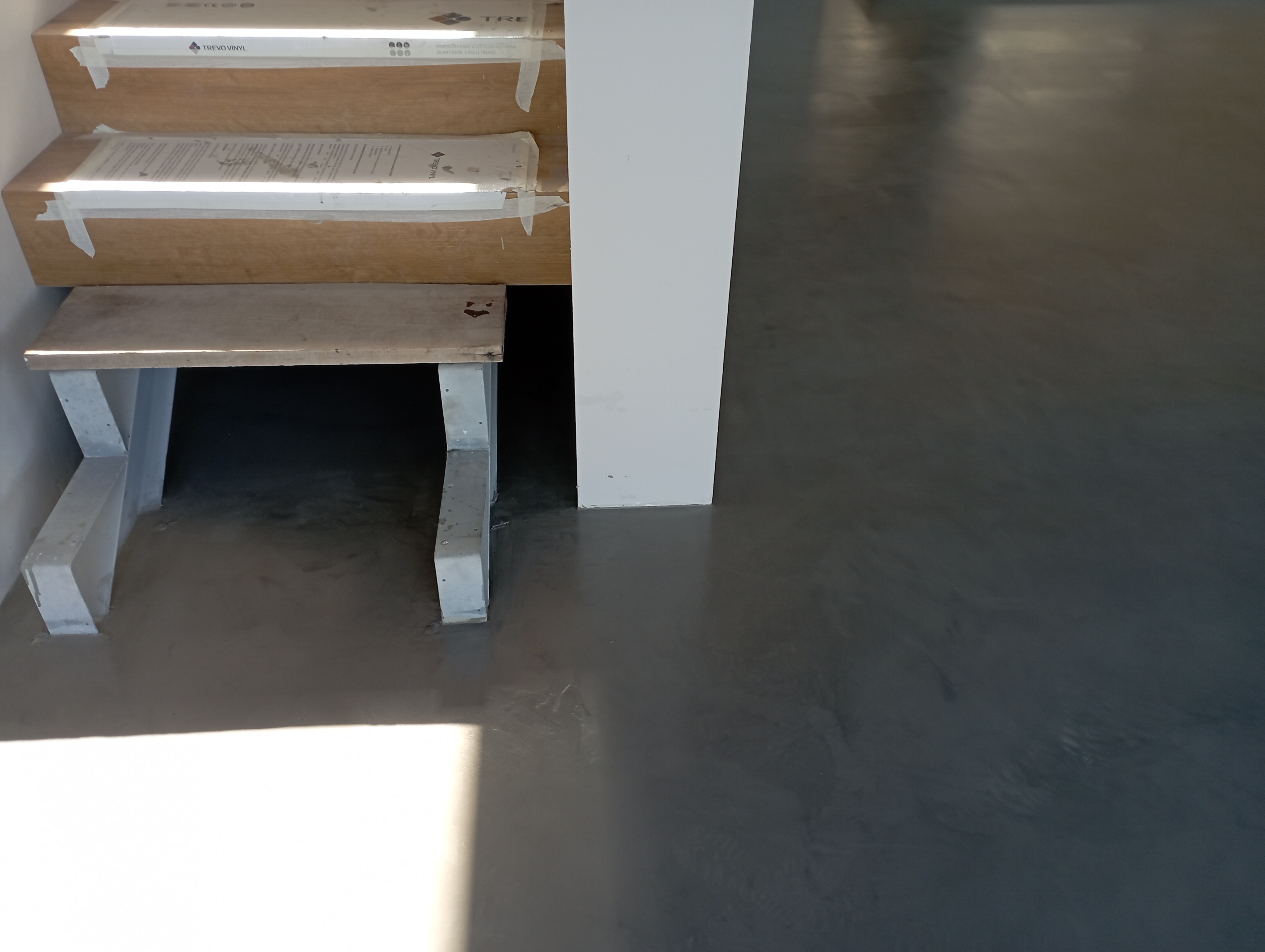 Execução de Microcimento em Moradia Unifamiliar - Imagem 12