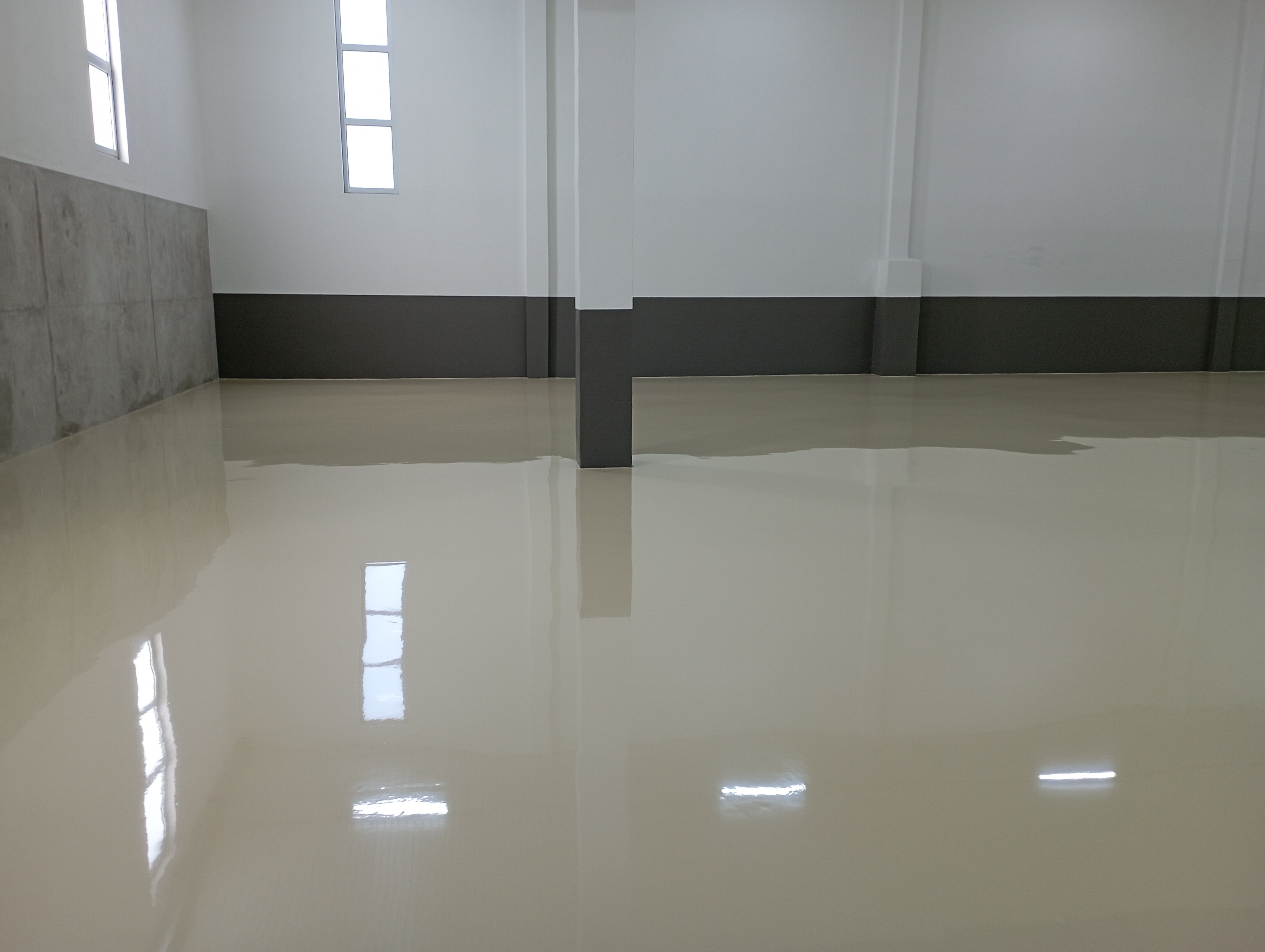 Pavimento Epoxi em Unidade Industrial em Gandarela - Imagem 2