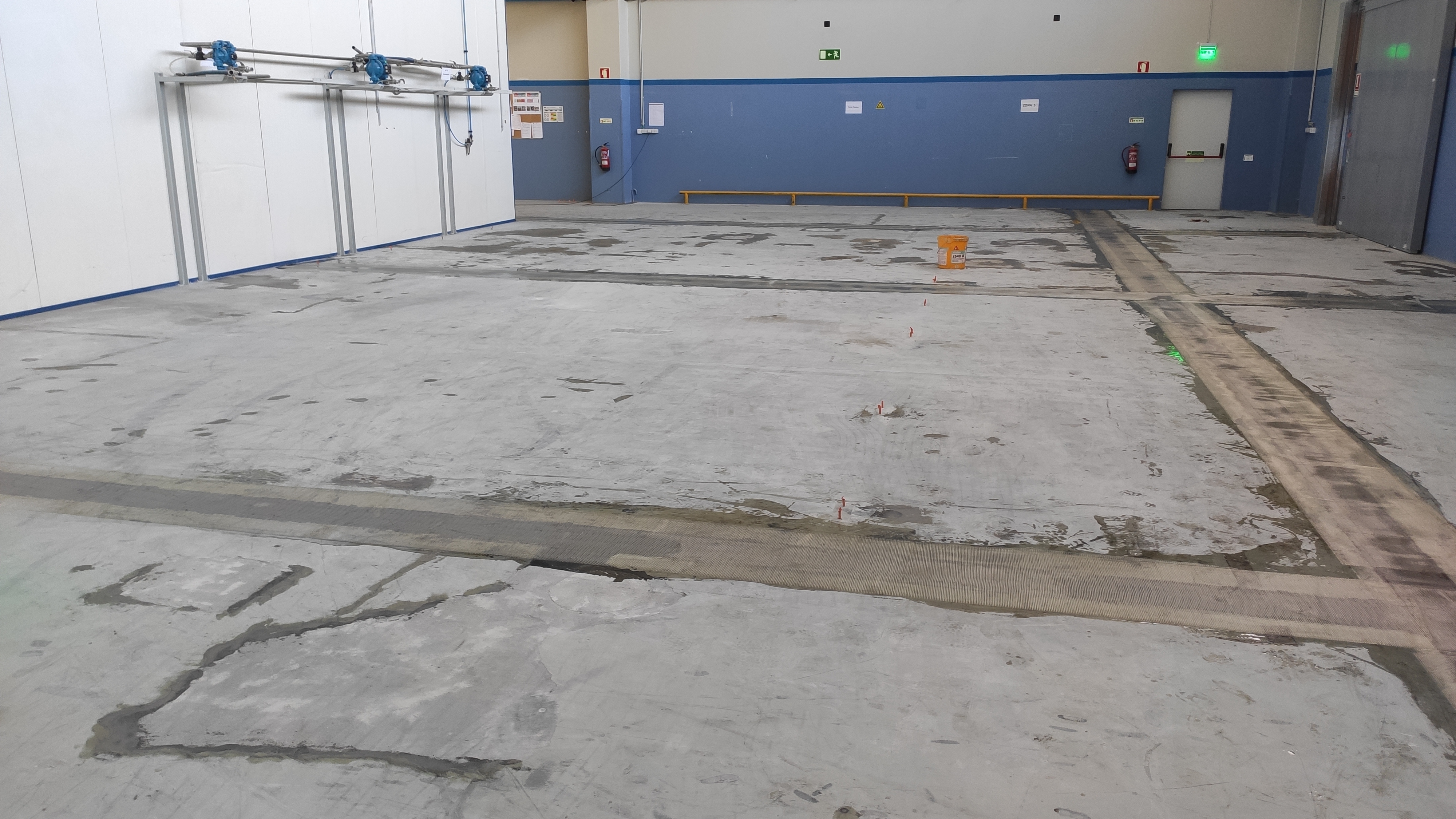 Pavimento Epoxi em Unidade Industrial em V.N. Famalicão - Imagem 2