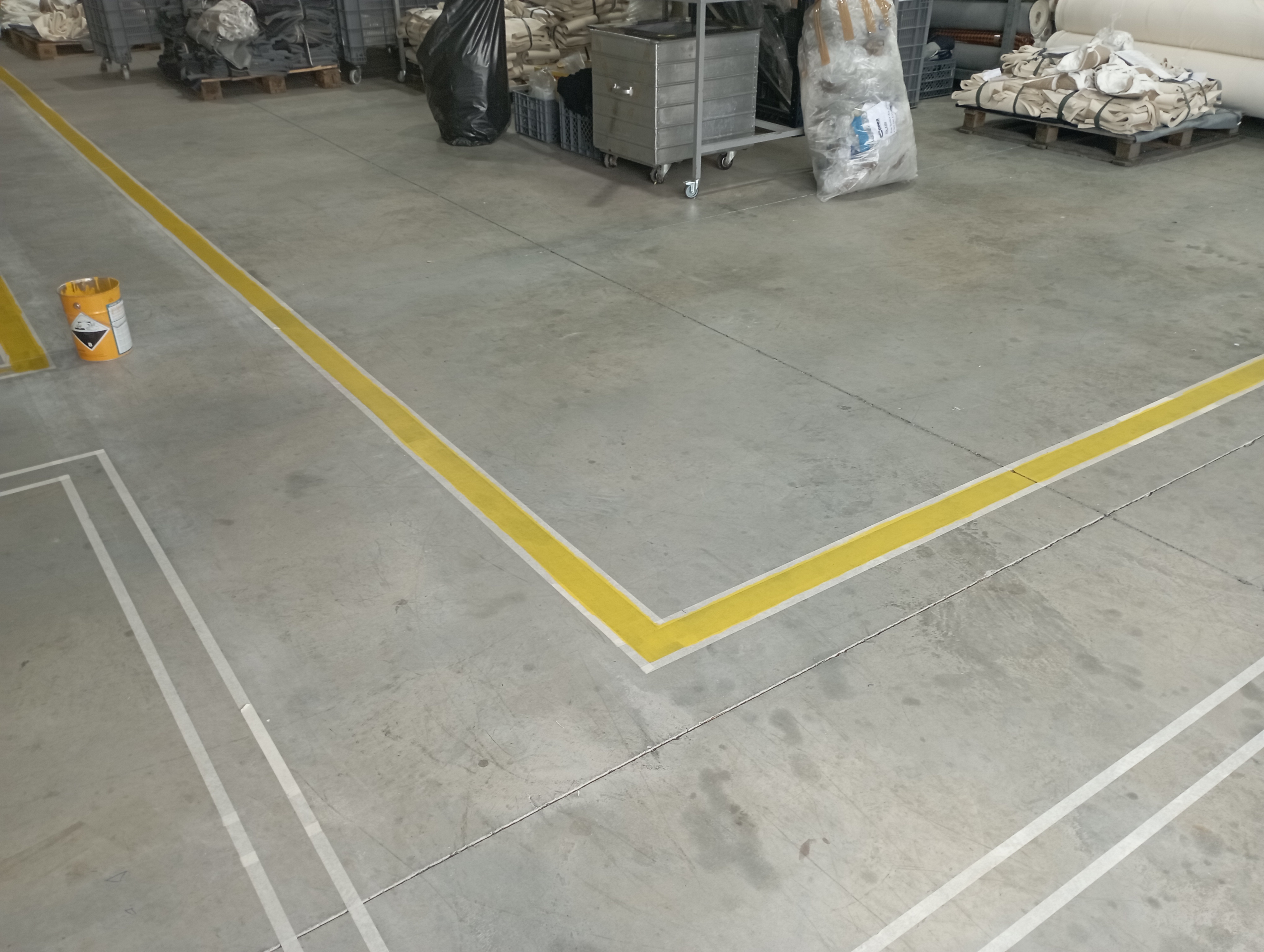 Pintura de Linhas de Marcação de Caminhos Circulação - Imagem 3